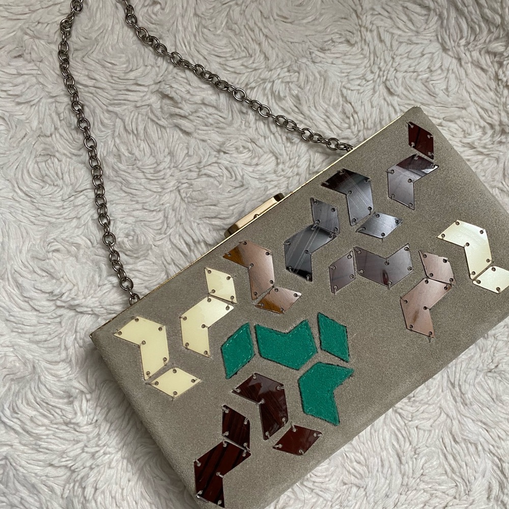 DVF clutch